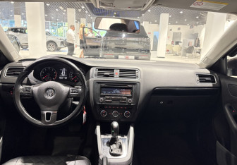 Подержанный автомобиль Volkswagen Jetta Sedan 2012 года (12 фото)