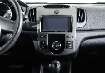 Подержанный автомобиль Kia Cerato Sedan 2012 года (13 фото)