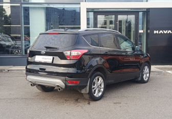 Подержанный автомобиль Ford Kuga 2017 года (5 фото)