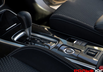 Подержанный автомобиль Mitsubishi Outlander 2021 года (11 фото)