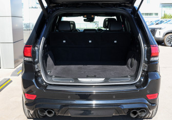 Подержанный автомобиль Jeep Grand Cherokee 2018 года (9 фото)