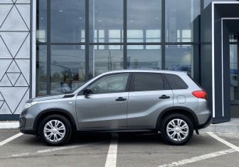 Подержанный автомобиль Suzuki Vitara 2015 года (8 фото)