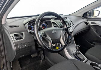 Подержанный автомобиль Hyundai Elantra Sedan 2014 года (16 фото)