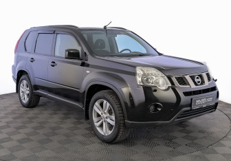 Подержанный автомобиль Nissan X-Trail 2013 года (3 фото)