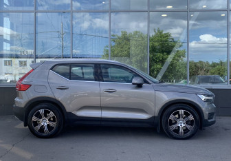 Подержанный автомобиль Volvo XC40 2021 года (4 фото)