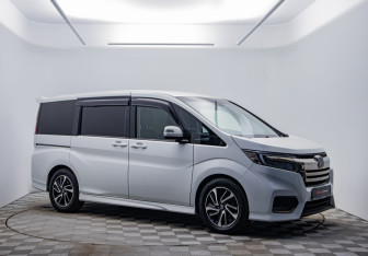Подержанный автомобиль Honda Stepwgn 2019 года (3 фото)