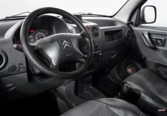 Подержанный автомобиль Citroen Berlingo 2007 года (14 фото)
