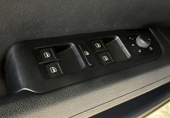 Подержанный автомобиль Skoda Superb Liftback 2011 года (15 фото)