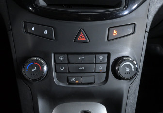 Подержанный автомобиль Chevrolet Orlando 2014 года (13 фото)