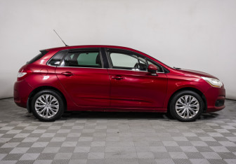 Подержанный автомобиль Citroen C4 Hatchback 2011 года (4 фото)