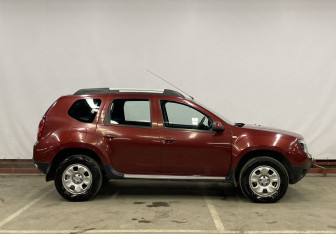 Подержанный автомобиль Renault Duster 2013 года (4 фото)
