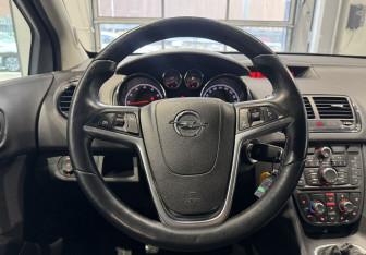 Подержанный автомобиль Opel Meriva 2012 года (14 фото)