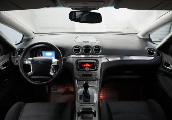 Подержанный автомобиль Ford S-MAX 2008 года (12 фото)