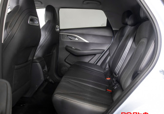 Подержанный автомобиль Omoda C5 2024 года (10 фото)