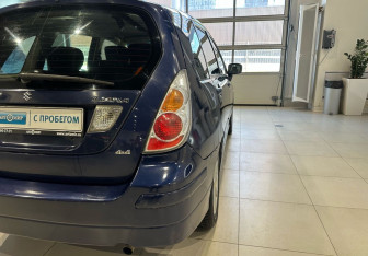 Подержанный автомобиль Suzuki Liana Wagon 2005 года (9 фото)
