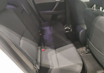 Подержанный автомобиль Mazda 3 Sedan 2011 года (11 фото)