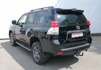 Подержанный автомобиль Toyota Land Cruiser Prado 2010 года (7 фото)
