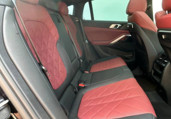 Подержанный автомобиль BMW X6 2023 года (11 фото)