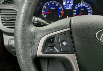 Подержанный автомобиль Hyundai Solaris Hatchback 2015 года (26 фото)
