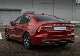Подержанный автомобиль Volvo S60 2019 года (8 фото)