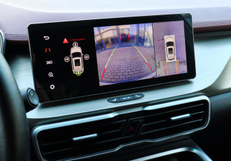 Подержанный автомобиль Geely Coolray 2023 года (11 фото)