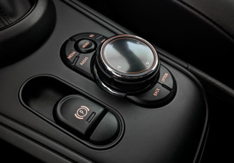 Подержанный автомобиль MINI Countryman 2020 года (24 фото)