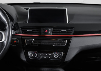 Подержанный автомобиль BMW X1 2017 года (13 фото)