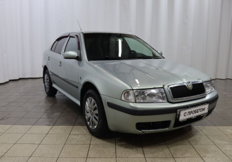 Подержанный автомобиль Skoda Octavia Liftback 2009 года (3 фото)