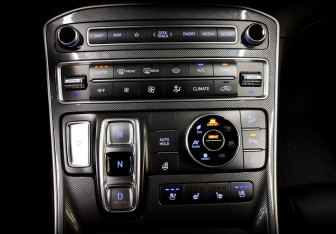 Подержанный автомобиль Hyundai Santa Fe 2022 года (15 фото)