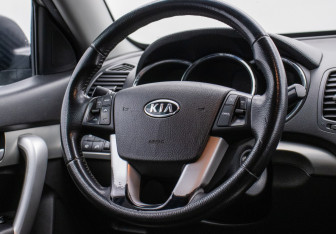 Подержанный автомобиль Kia Sorento 2010 года (15 фото)