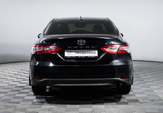 Подержанный автомобиль Toyota Camry Sedan 2021 года (6 фото)