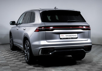 Подержанный автомобиль Geely Monjaro 2023 года (7 фото)