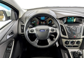 Подержанный автомобиль Ford Focus Wagon 2015 года (21 фото)