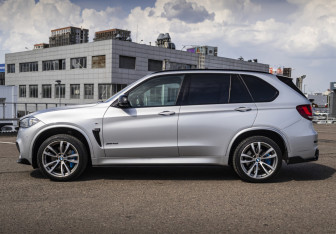 Подержанный автомобиль BMW X5 2015 года (8 фото)