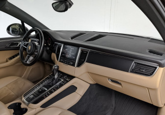 Подержанный автомобиль Porsche Macan 2017 года (13 фото)