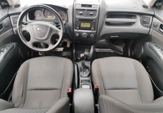 Подержанный автомобиль Kia Sportage 2009 года (10 фото)