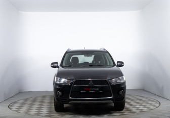 Подержанный автомобиль Mitsubishi Outlander 2010 года (2 фото)