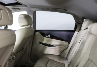 Подержанный автомобиль Infiniti QX50 2016 года (12 фото)