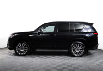 Подержанный автомобиль Lexus LX 2022 года (8 фото)