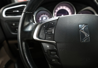 Подержанный автомобиль Citroen DS4 2012 года (18 фото)