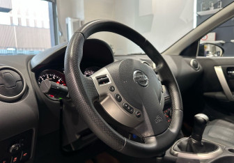 Подержанный автомобиль Nissan Qashqai 2011 года (12 фото)