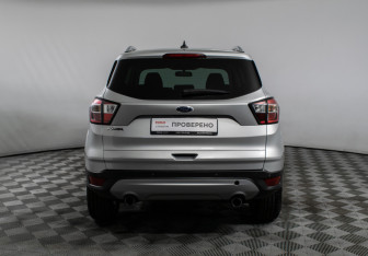 Подержанный автомобиль Ford Kuga 2017 года (6 фото)