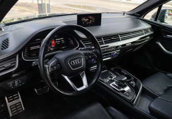 Подержанный автомобиль Audi Q7 2019 года (12 фото)