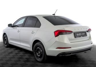 Подержанный автомобиль Skoda Rapid Liftback 2021 года (7 фото)