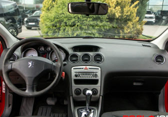 Подержанный автомобиль Peugeot 308 Hatchback 2008 года (9 фото)