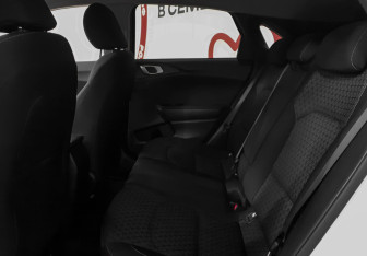 Подержанный автомобиль Kia Ceed Hatchback 2019 года (10 фото)
