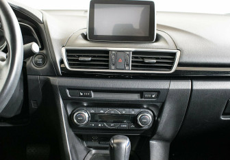 Подержанный автомобиль Mazda 3 Sedan 2015 года (12 фото)