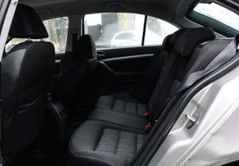 Подержанный автомобиль Skoda Octavia Liftback 2010 года (9 фото)