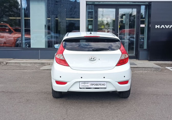 Подержанный автомобиль Hyundai Solaris Hatchback 2012 года (6 фото)