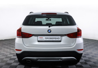 Подержанный автомобиль BMW X1 2014 года (6 фото)